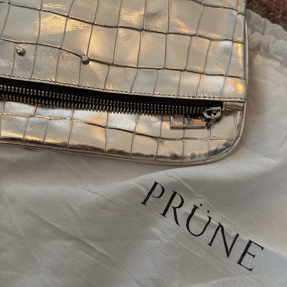 Prune - Gold Metallic Clutch / Removable silver chain - Picture 2 of 8